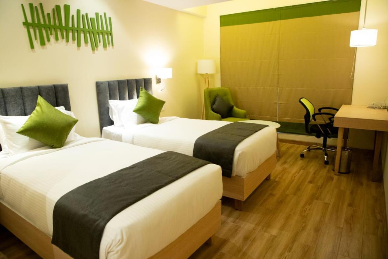 Regenta Central Harsha Vapi Pardi Exterior photo