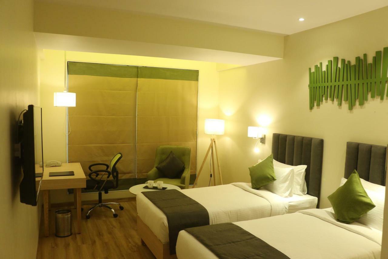 Regenta Central Harsha Vapi Pardi Exterior photo