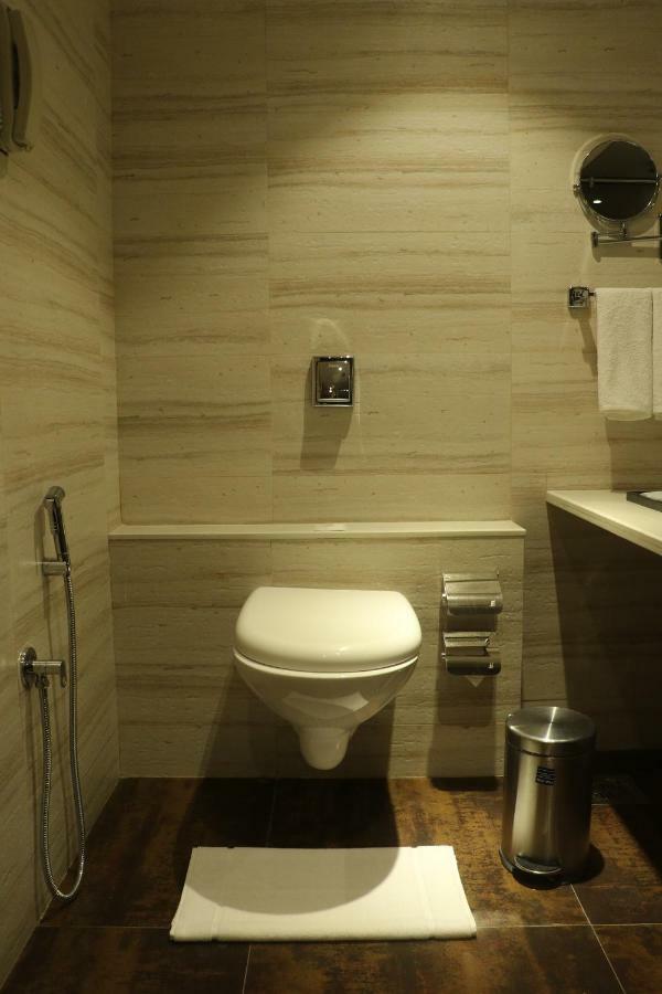 Regenta Central Harsha Vapi Pardi Exterior photo